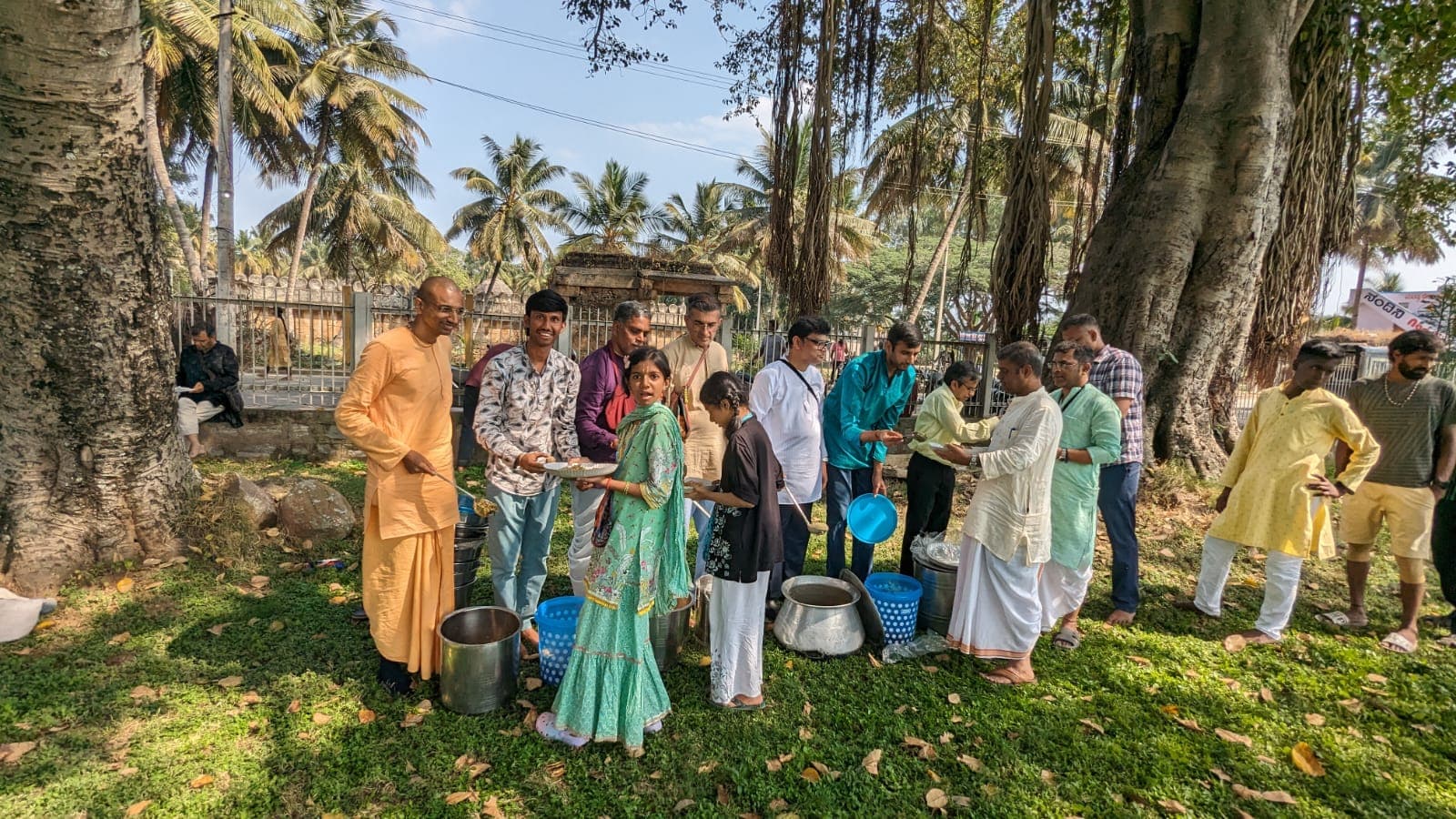 Devotees serving prasadam